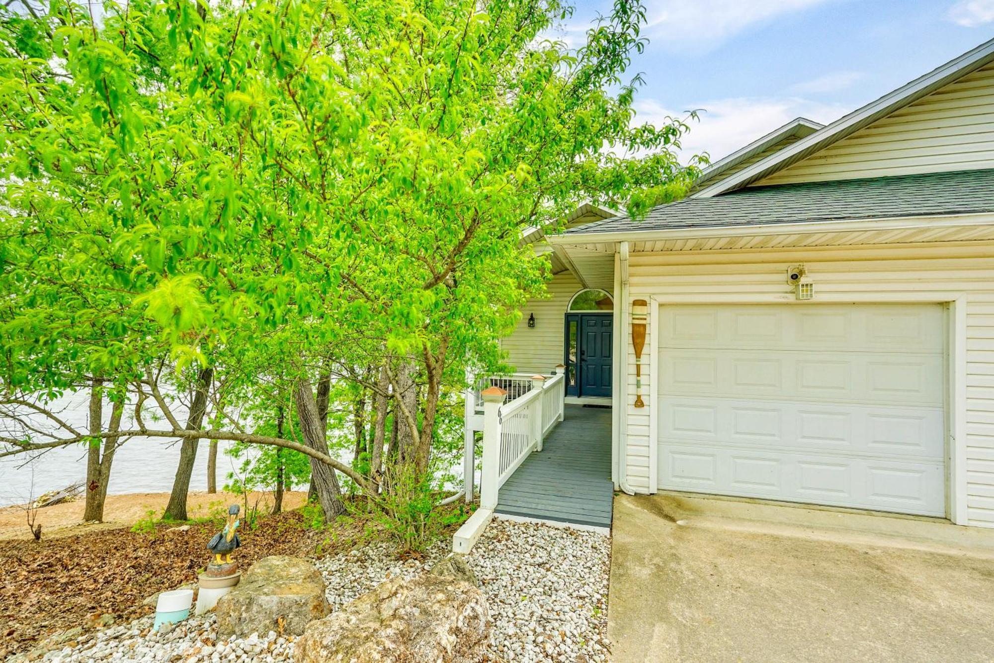 Townhouse With Shared Dock On Lake Of The Ozarks! Exterior photo